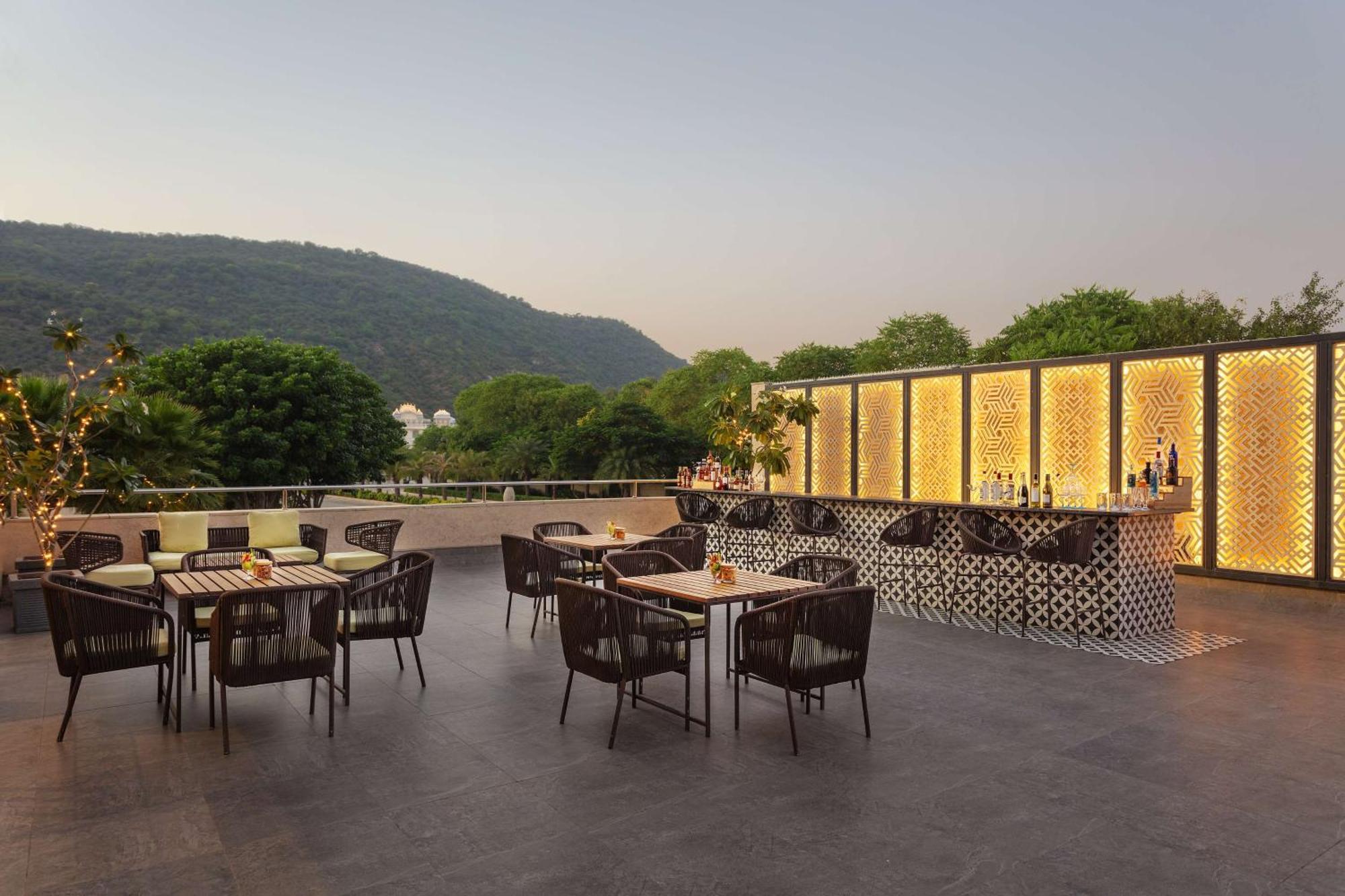 Doubletree By Hilton Jaipur Amer Exteriör bild